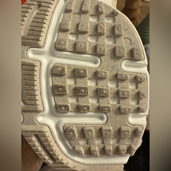 *BRAND NEW* Nike V2K Run Shoes - Picture 3 of 6